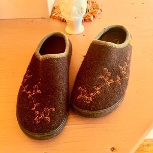 KEEN slip on shoe Wool size 8